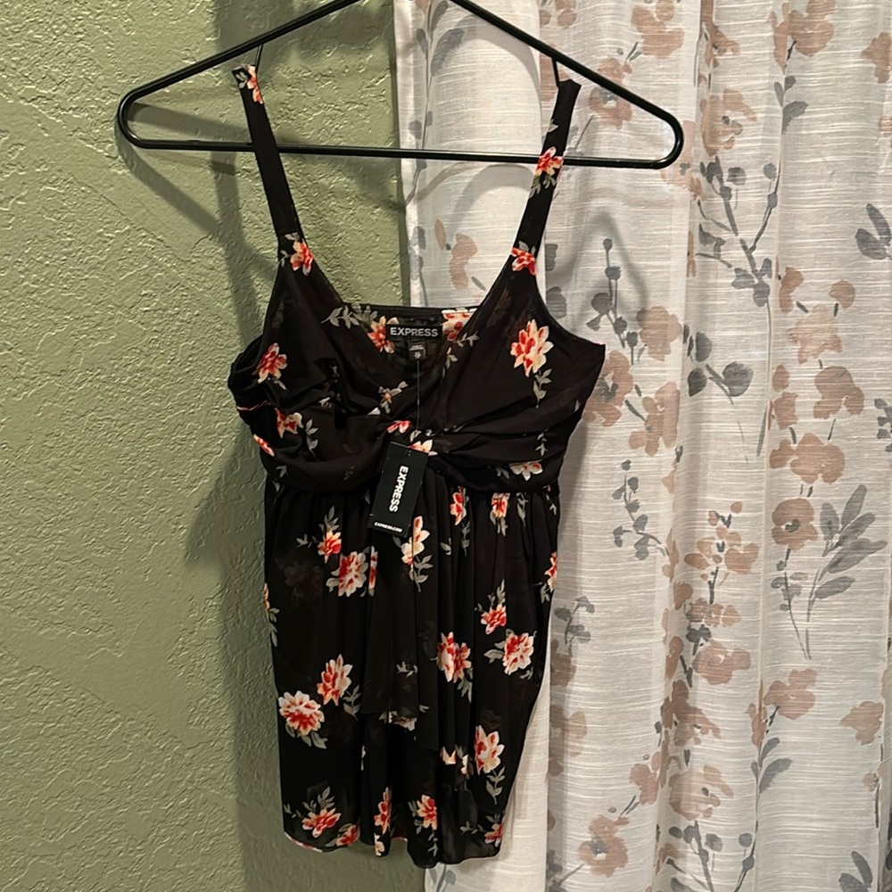 Express xs floral top NWT